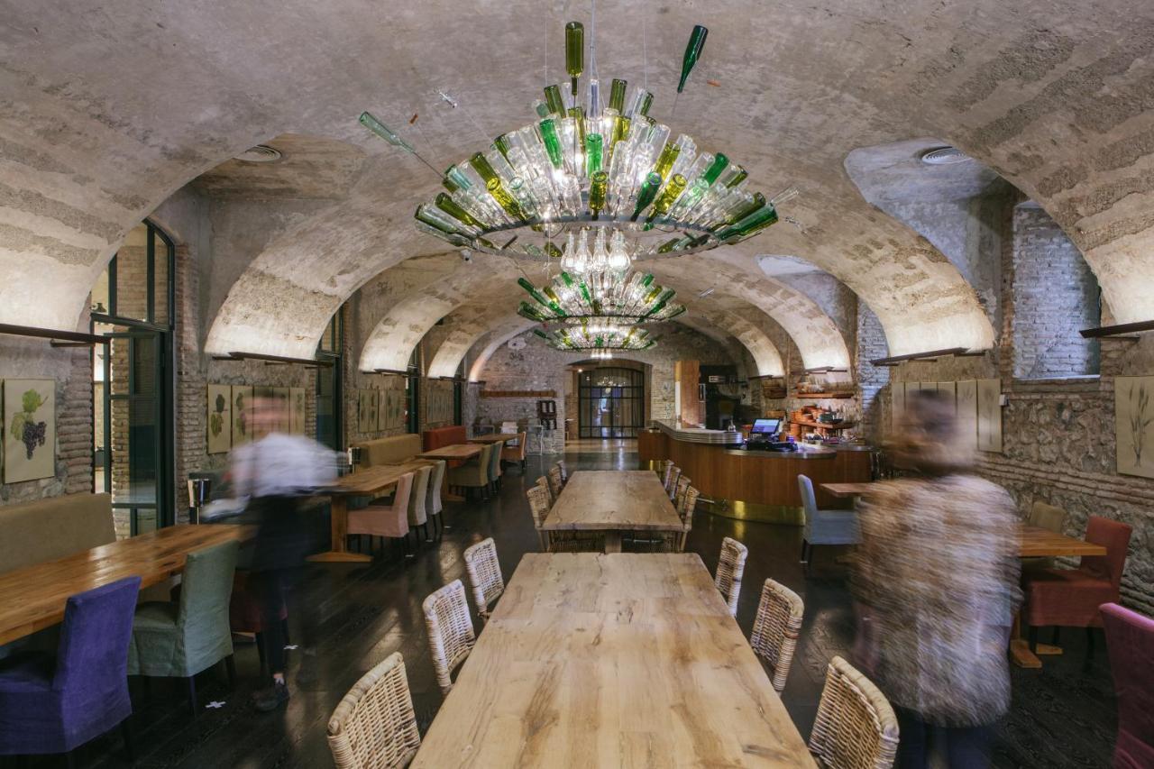 Tsinandali Estate, A Radisson Collection Hotel エクステリア 写真 Restaurant in the wine cellar